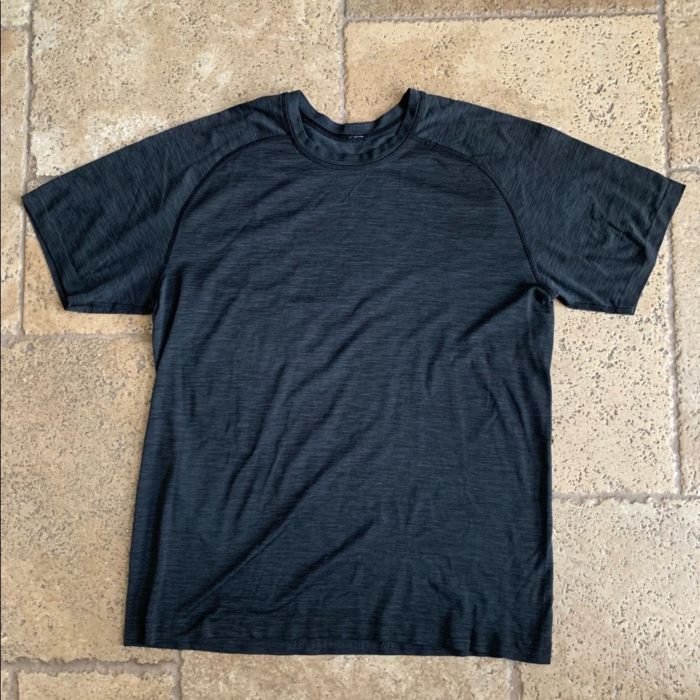 LULULEMON mens black athletic shirt size L